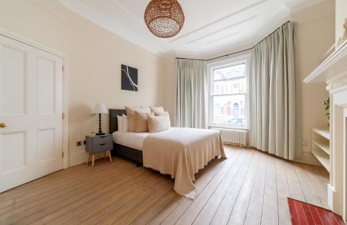 Islington Apartment | Beautiful Five-Bedroom House near Hammersmith