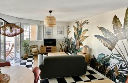 Saint-Laurent-du-Var Apartment | Beautiful flat with balcony and sea view