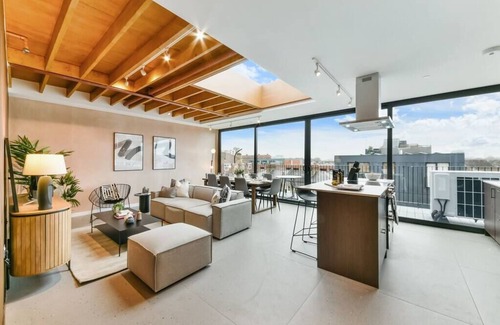Victoria Apartment | Beautiful Flat in Hipster Hackney | Very Spacious!