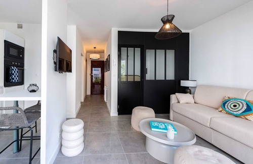 Juan-les-Pins Apartment | Beautiful flat with balcony - 200m from the beach