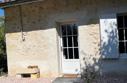 Ayguemorte-les-Graves Cottage | Beautiful character farmhouse in the heart of the Bordeaux vineyards -