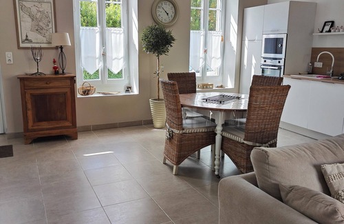 Bourcefranc-le-Chapus House | Beautiful Charentaise 2 steps from the city center and the island of Oleron, Royan, La Rochelle