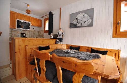 Champagny-en-Vanoise Apartment | Beautiful apartment center town calms near trade and skiing.