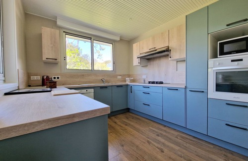 Saint-Palais-sur-Mer Villa | Beautiful villa with full sea view and private access to the Platin beach