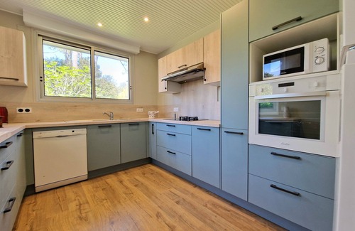 Saint-Palais-sur-Mer Villa | Beautiful villa with full sea view and private access to the Platin beach