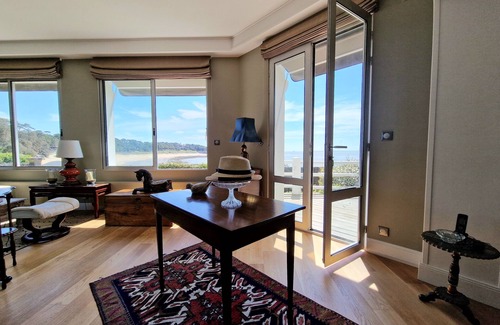 Saint-Palais-sur-Mer Villa | Beautiful villa with full sea view and private access to the Platin beach