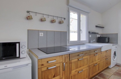 Le Beausset Apartment | Beautiful apartment for 4 guests with A/C, WIFI, TV, terrace and pets allowed