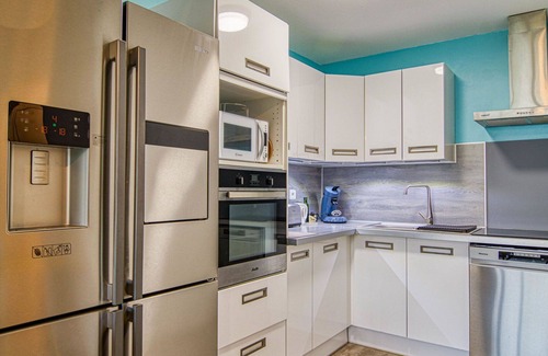 Le Brusc Apartment | Beautiful apartment for 3 guests with A/C, TV, terrace and pets allowed