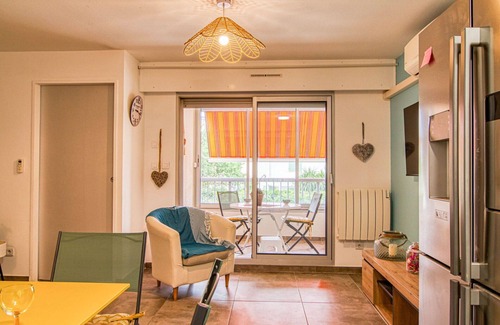 Le Brusc Apartment | Beautiful apartment for 3 guests with A/C, TV, terrace and pets allowed