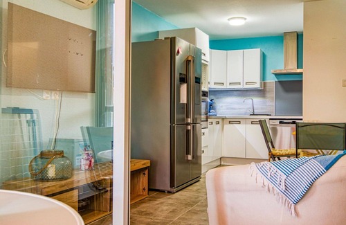 Le Brusc Apartment | Beautiful apartment for 3 guests with A/C, TV, terrace and pets allowed