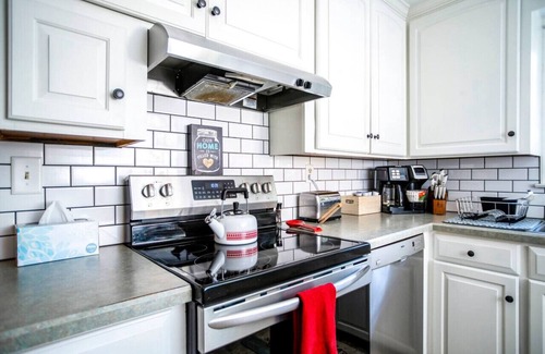 Bausman House | Beautiful fully-furnished Colonial in Millersville
