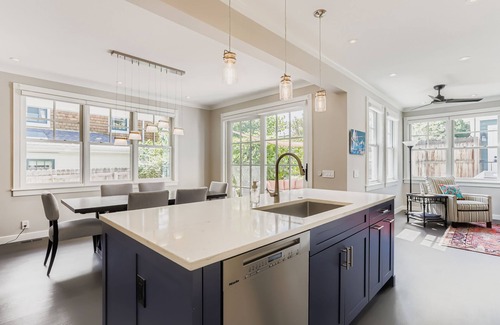 Newlands House | Beautiful Fully Furnished New Build in Newlands