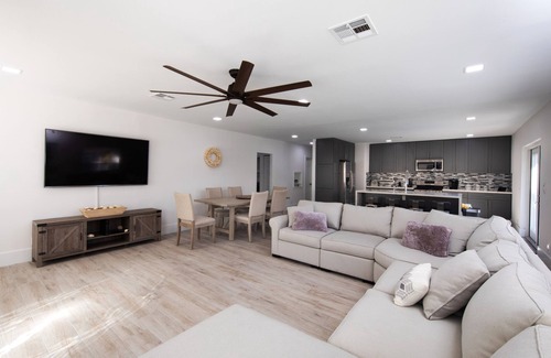 Downtown Hollywood House | BEAUTIFUL FULLY RENOVATED HOUSE ONLY MINUTES FROM THE BEACH!