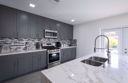 Downtown Hollywood House | BEAUTIFUL FULLY RENOVATED HOUSE ONLY MINUTES FROM THE BEACH!