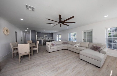 Downtown Hollywood House | BEAUTIFUL FULLY RENOVATED HOUSE ONLY MINUTES FROM THE BEACH!