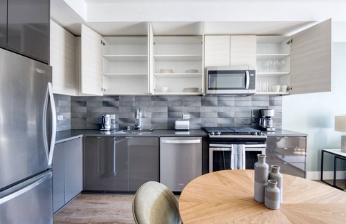 Civic Core Apartment | Beautiful Gaslamp 1BR w/Gym, Sauna & W/D, nr shops, by Blueground