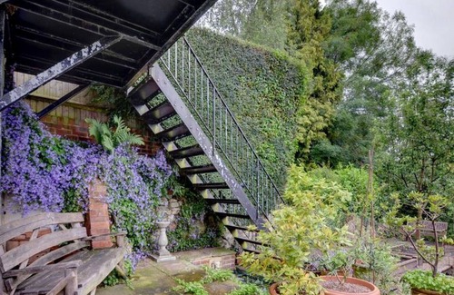 Royal Tunbridge Wells Apartment | Beautiful apartment for 2 guests with WIFI, TV, patio, pets allowed and parking