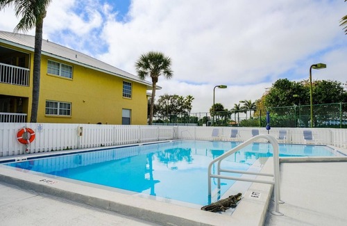 Tierra Verde Condo | Beautiful Gem 5 min from Ft. De Soto Beach!