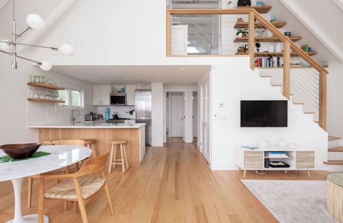 Springs Cottage | beautiful Gerard Drive cottage- water everywhere!.