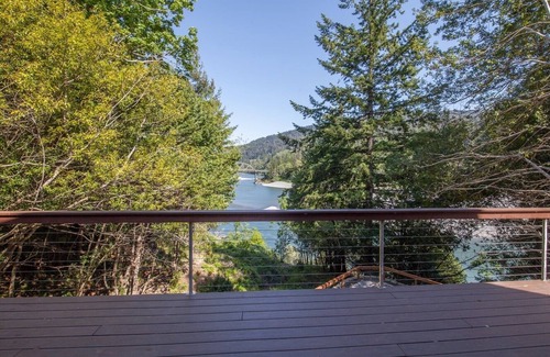 Gold Beach House | Beautiful Gold Beach Vacation Rental On The Rogue River! Mountains, River & More
