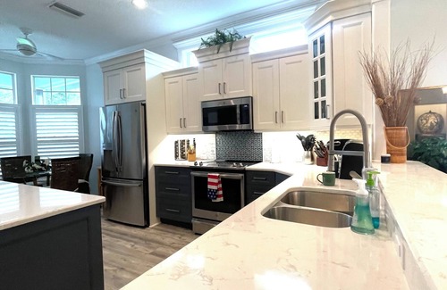Venice House | Beautiful golf course house in gated Venice golf country club