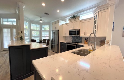 Venice House | Beautiful golf course house in gated Venice golf country club