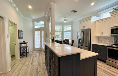 Venice House | Beautiful golf course house in gated Venice golf country club