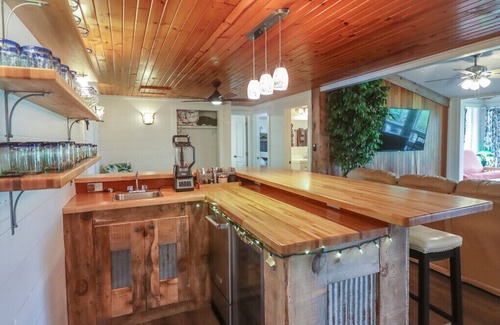 La Pointe House | Beautiful golf course property with outstanding views and location