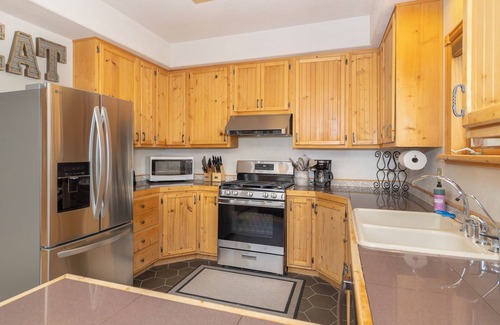 Grand Lake House | Beautiful Grand Lake year-round cabin, lake views, 2 minutes to town, 10 to RMNP