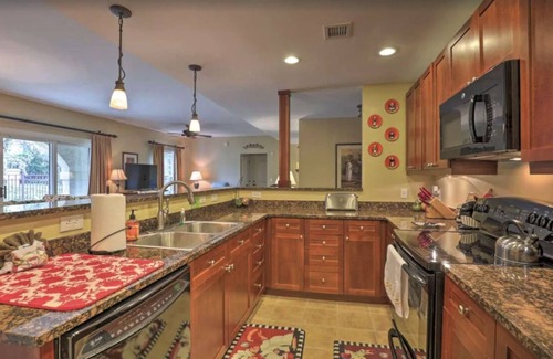 St. Augustine House | Beautiful GROUND FLOOR 3 Bedroom Relaxing Oasis w Private Veranda on Golfcourse