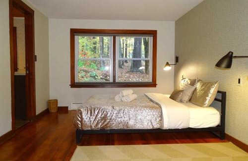 Northborough House | Beautiful Guest Cabin on Quiet Estate