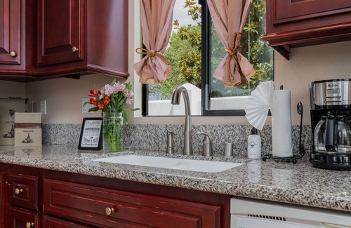 Temecula House | Beautiful Guest Cottage PERMITTED TEMECULA WINE COUNTRY VACATION HOME