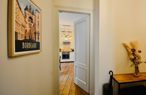 Hotel de Ville - Quinconces Apartment | Beautiful guest room