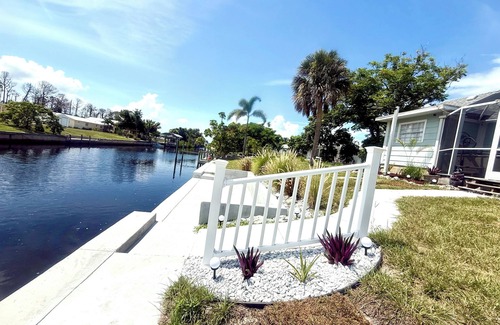 Englewood South House | Beautiful Gulf Coast Waterfront Home < 7 mins from the Beaches!
