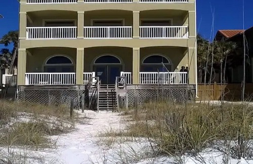 Destiny Shores House | BEAUTIFUL GULFRONT HOME IN CRYSTAL BEACH