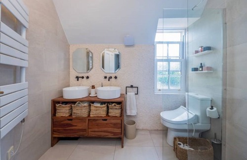 College Park and Old Oak House | Beautiful High end Home close to city center