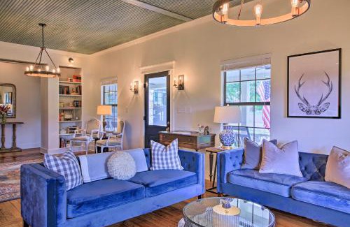 Comfort House | Beautiful Hill Country Cottage - Walk to Downtown!