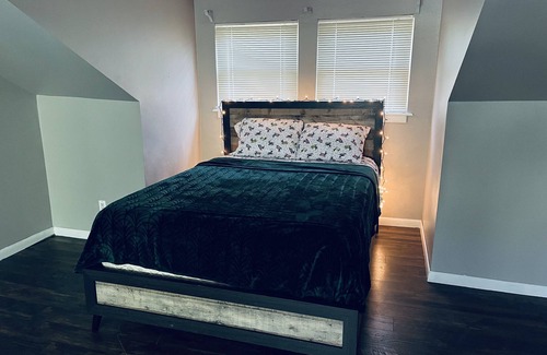 Jones Mills House | Beautiful Hilltop Estate w Private Boat Ramp. 8 min from downtown Hot Springs