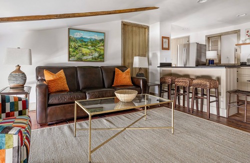 South of Broad Apartment | Beautiful & Historic 2BD/1BA Apartment with Water Views!