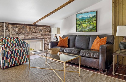 South of Broad Apartment | Beautiful & Historic 2BD/1BA Apartment with Water Views!