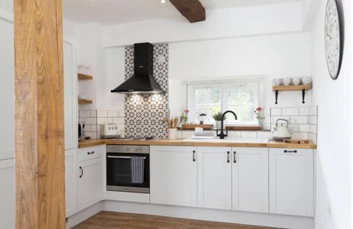 Burford House | Beautiful Historic High Street Cottage in Burford