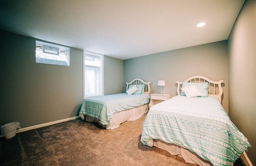 Middleburg Heights House | Beautiful Home near Cleveland Airport and 15 minutes from Downtown Cleveland