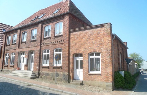 Dassow House | Beautiful Holiday Apartment in Dassow with Terrace and Barbecue