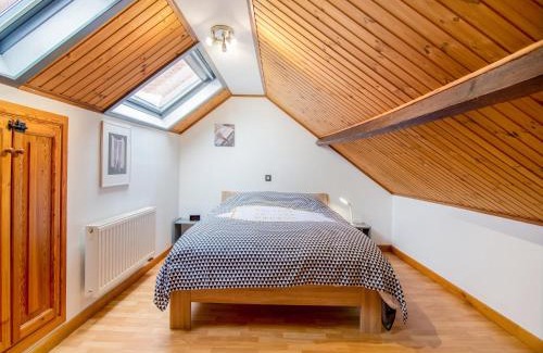 Couvin House | Beautiful Holiday Home in Cul-des-Sarts with Garden