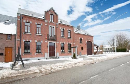 Couvin House | Beautiful Holiday Home in Cul-des-Sarts with Garden