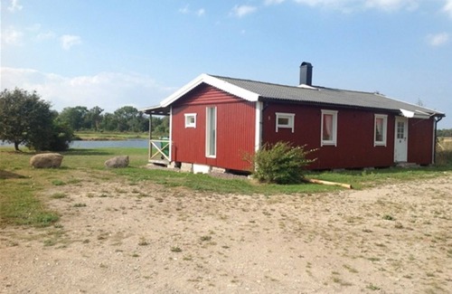 Kopingsvik Ski Chalet | Beautiful holiday home with lake views on Öland