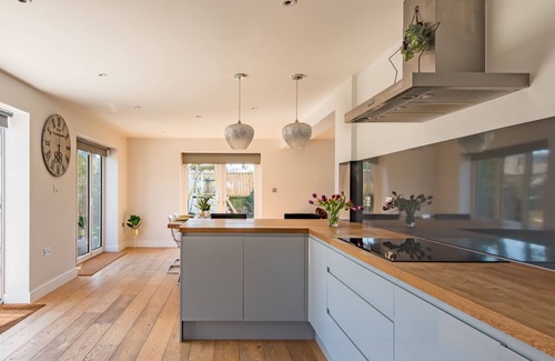 Deal House | Beautiful holiday home sleeping 8 with parking and huge garden in Deal, minutes from the beach