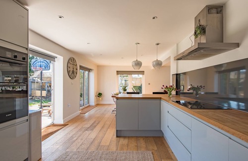 Deal House | Beautiful holiday home sleeping 8 with parking and huge garden in Deal, minutes from the beach