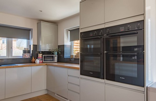 Deal House | Beautiful holiday home sleeping 8 with parking and huge garden in Deal, minutes from the beach