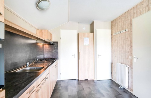 Bant Ski Chalet | Beautiful holiday home with a veranda and jetty